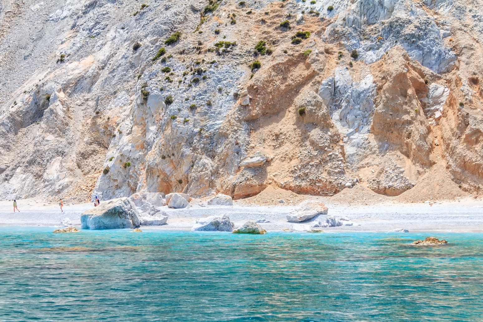 Zaboravite druga mesta: Ovo malo grčko ostrvo ima prelepe plaže, borove šume i savršeno je za odmor