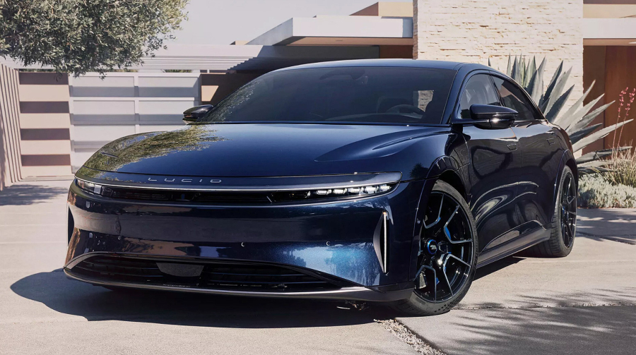 Kupio luksuzni električni auto od 110.000 dolara – sada ne može ni da uđe u njega
