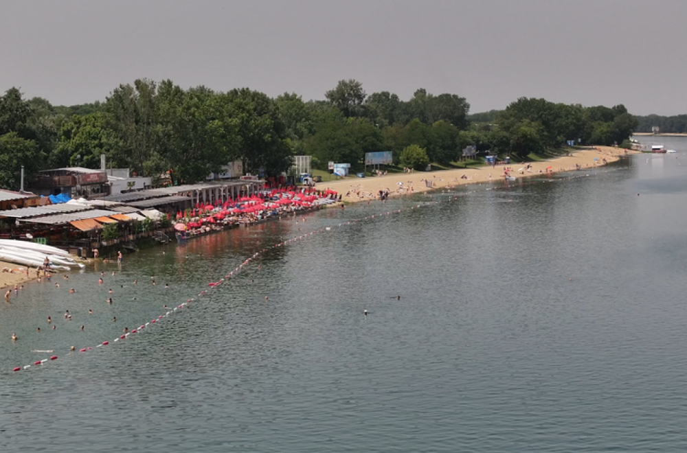 Otvorena sezona na Adi Ciganliji: Čista voda i uređena obala spremno dočekali prve posetioce FOTO