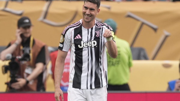 Vlahović iznudio, pa realizovao penal – Juve slavi Jildiza