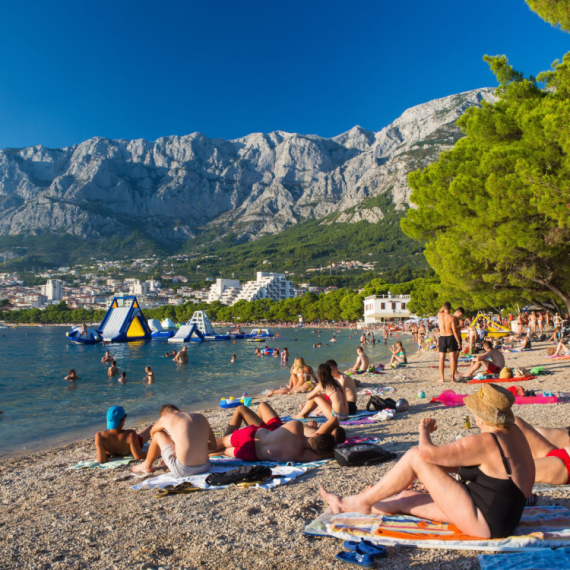 Portali u Dalmaciji: "Puni smo turista, ali gde su?"; "Iznajmljivači su skinuli gaće"