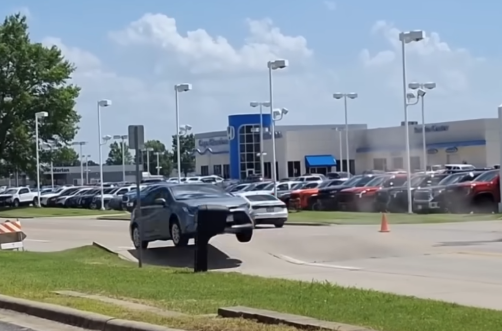 Poletela Toyota Corolla! VIDEO