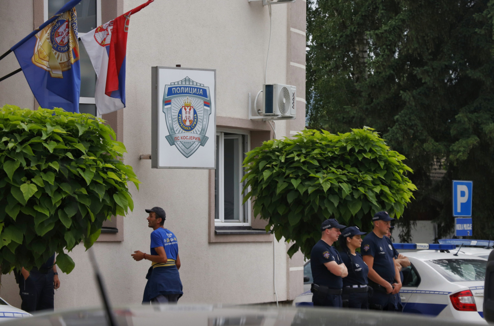 "Branio sam biračku kutiju od 200 blokadera, pucali su, a i danas me terorišu"