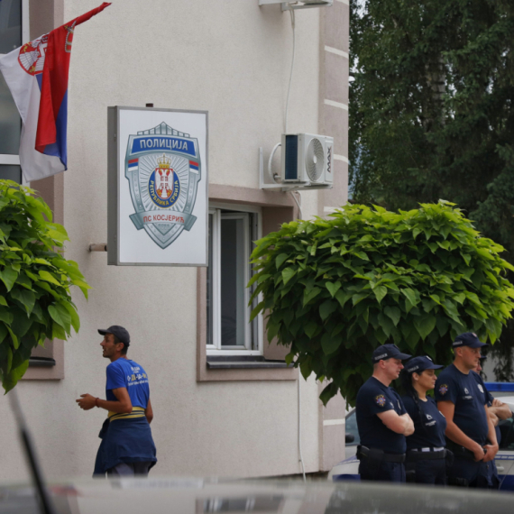 "Branio sam biračku kutiju od 200 blokadera, pucali su, a i danas me terorišu"