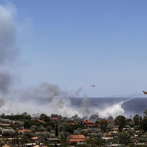 Bukti kod letovališta: Naređena hitna evakuacija; Podignuti avioni i helikopteri FOTO/VIDEO
