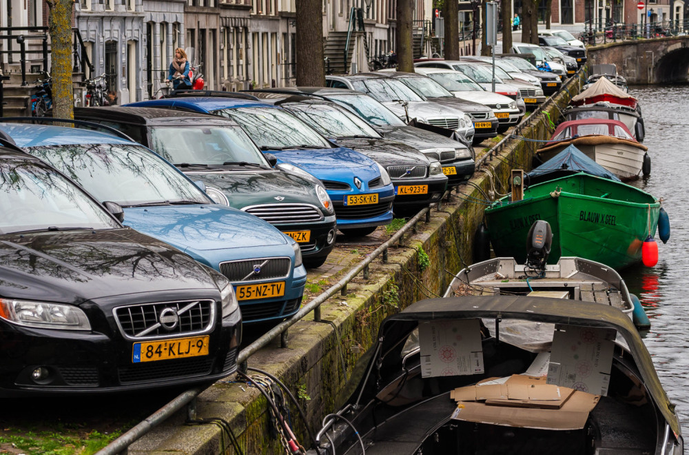 Amsterdam zabranio reklame za benzince i dizelaše na bilbordima