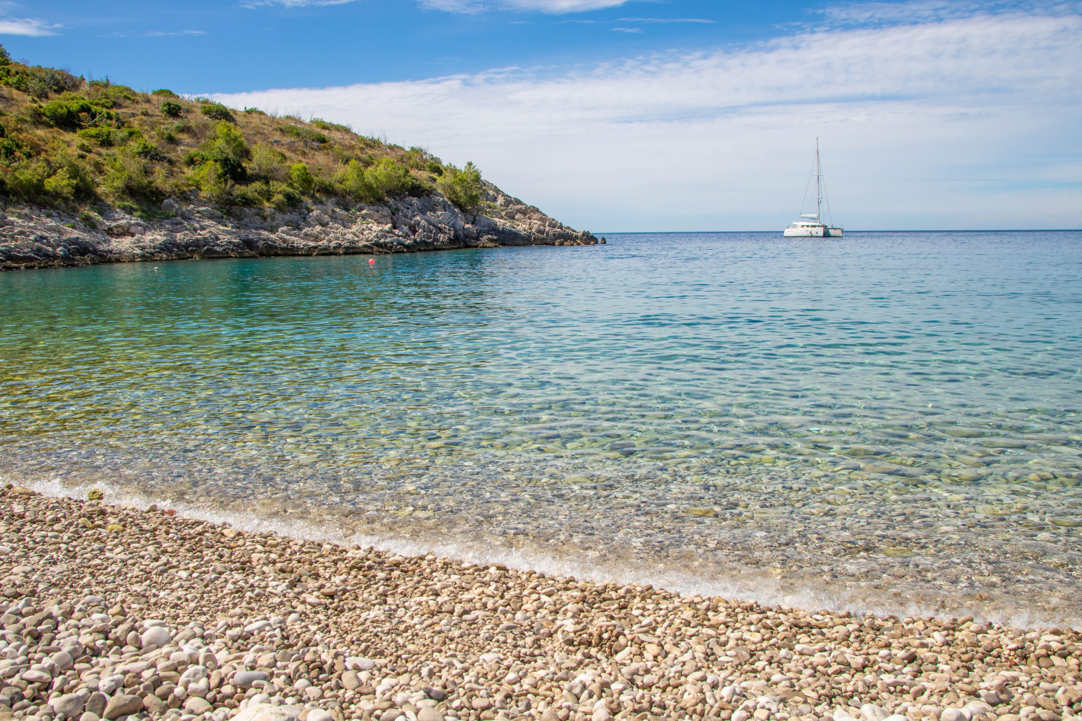 Za ovu plažu na Hvaru kažu da je jedna od najlepših u Hrvatskoj : Privlači sve više turista FOTO