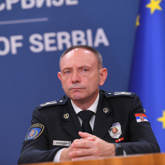 "Napad na policiju je napad na državu"; Vasiljević: Ko ne želi da policija bude na ulicama, taj želi haos