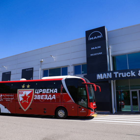 KK Crvena zvezda dobila autobus FOTO