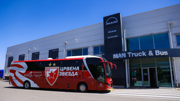 KK Crvena zvezda dobila autobus FOTO