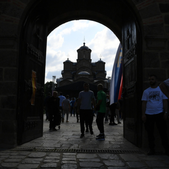 Specijalni izaslanik Velike Britanije u poseti manastiru Gračanica