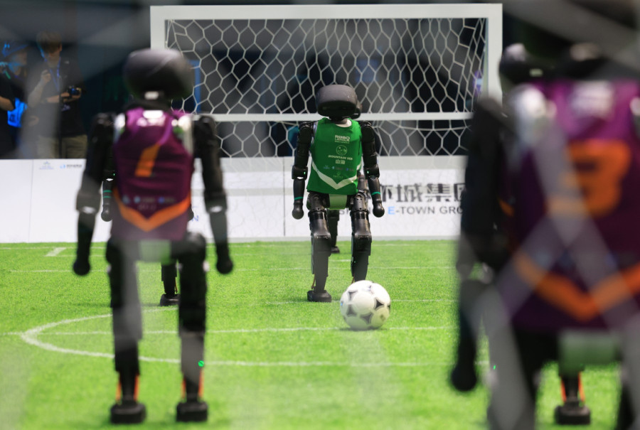 Kineski roboti pokazali kako se igra fudbal FOTO/VIDEO