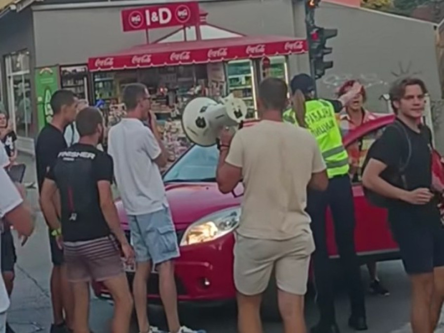 Prvi incidenti: Blokaderka probala da probije blokadu; Za njih važe sopstvena pravila FOTO