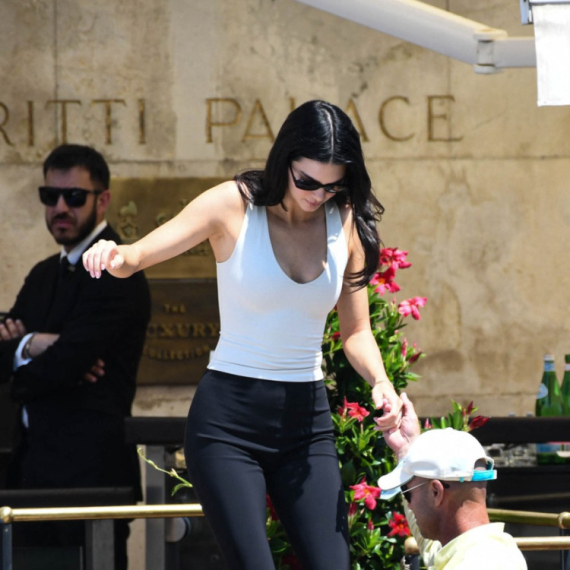 Vratile su se iz prošlosti i ponovo postale hit: Pantalone koje morate imati tokom leta FOTO