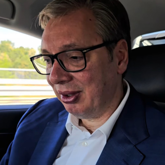 Vučić na auto-putu: "Ponosan sam. Od Beograda do Čačka za samo sat i 10 minuta" VIDEO