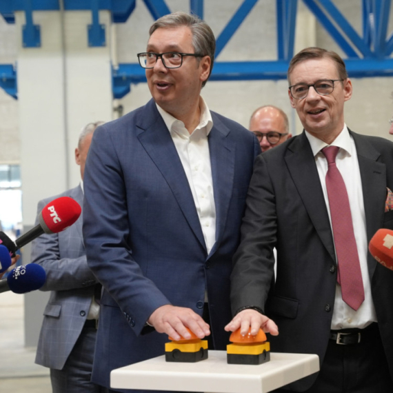 Otvorena fabrika nemačke kompanije PWO; Vučić: "Investicija od 89 miliona evra, zaposliće 800 radnika" VIDEO