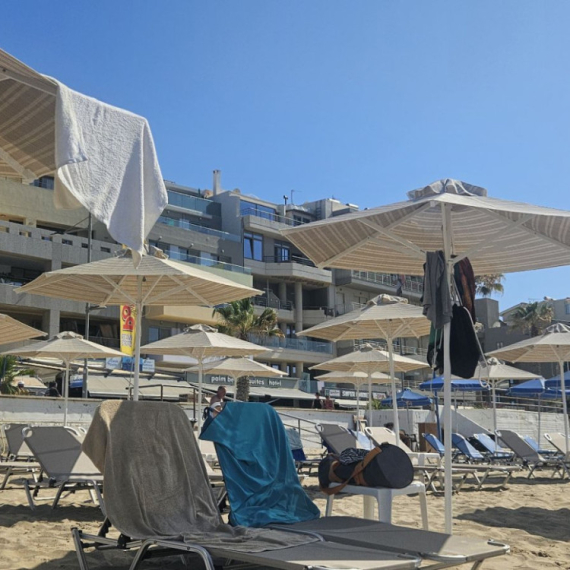 Objava izazvala haos: Da li svi srpski turisti rade ovo kad stignu na more?