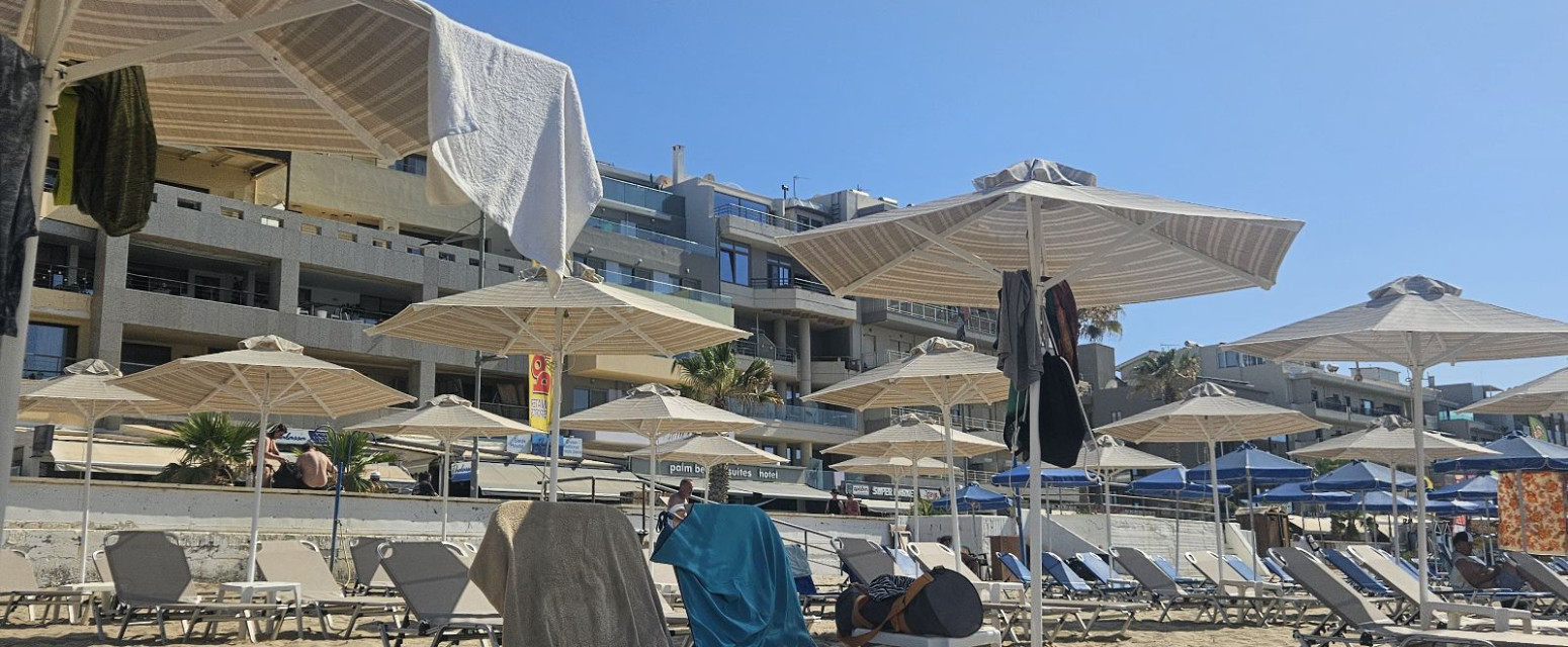 Objava izazvala haos: Da li svi srpski turisti rade ovo kad stignu na more?
