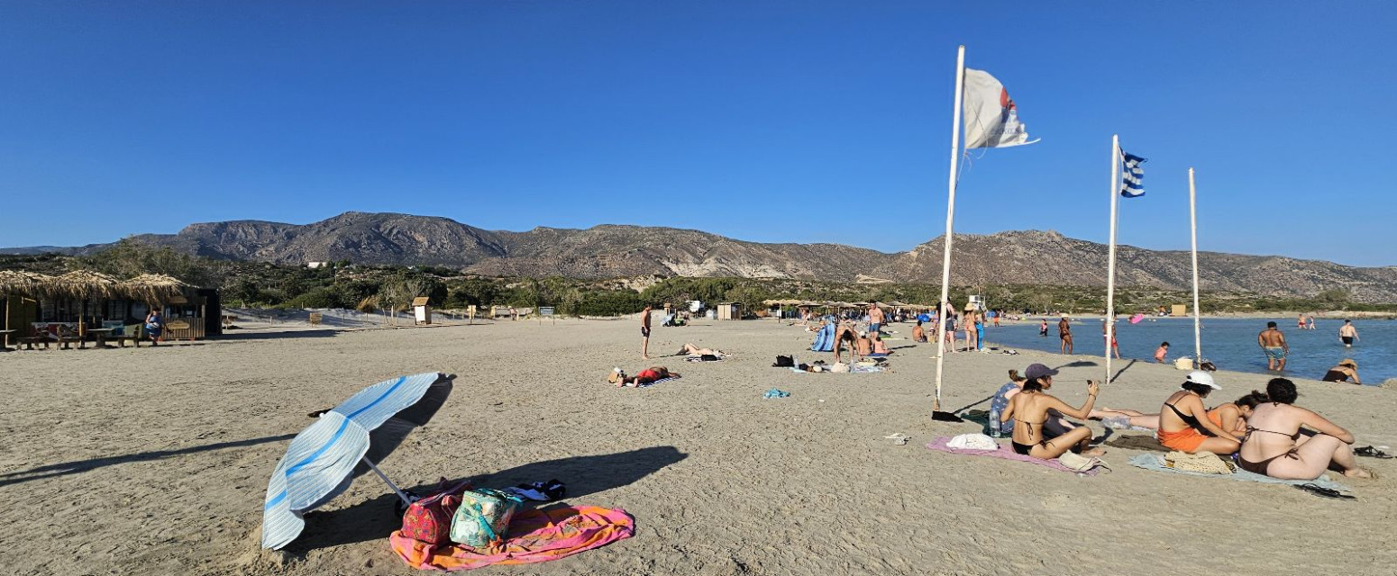 Snimak "paradajz turista" sa grčke plaže naljutio Srbe: "Smećarenje" VIDEO