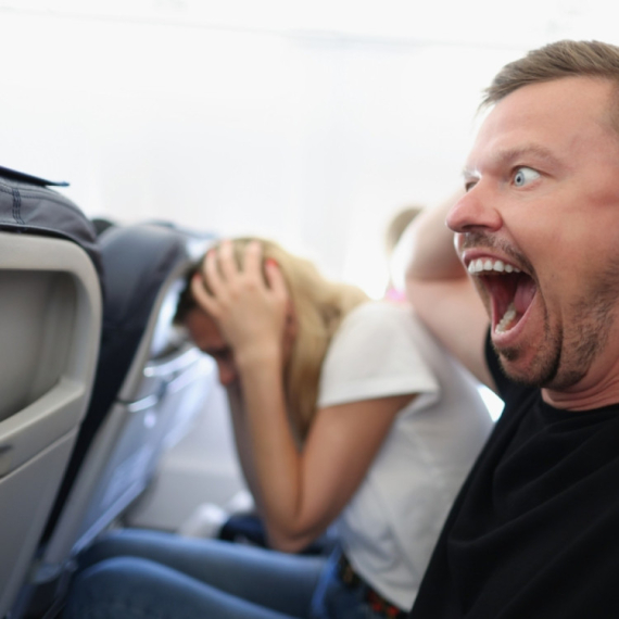 Avion padao sa 11.000 metara, putnici vrištali: "Moja duša je napustila telo" VIDEO