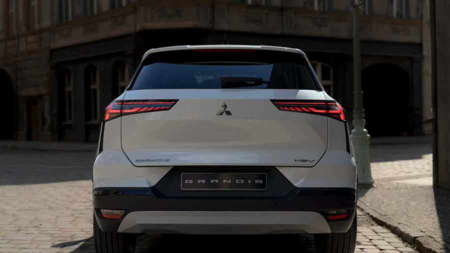 Mitsubishi Grandis: Novi hibridni SUV za Evropu krije francusko poreklo FOTO