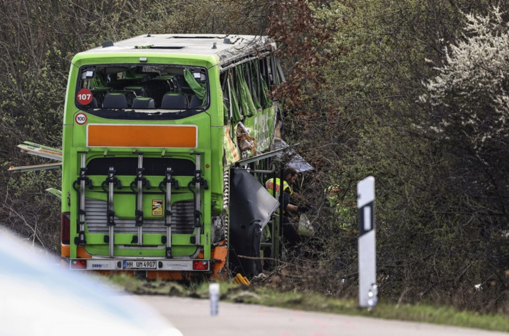 Prevrnuo se autobus poznatog auto-pevoznika; Više od 20 ljudi povređeno FOTO