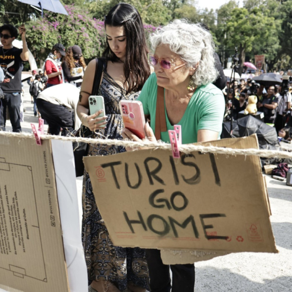 U Meksiko Sitiju ozbiljni neredi i protesti zbog masovnog turizma: Demonstracije prerasle u nasilje FOTO/VIDEO