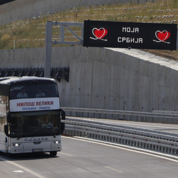 Vučić: Srbija je jaka država sa najmodernijim i najbezbednijim auto-putevima FOTO