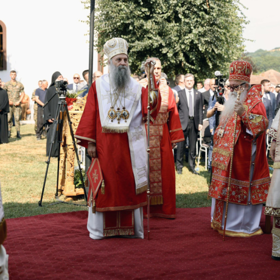 Godišnjica zločina nad 3.267 Srba u Bratuncu; Porfirije: Kad god smo bili verni sebi, disali smo kao jedan