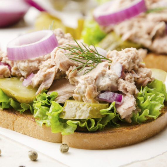 Recept za brzu letnju salatu od krastavca, krompira i tunjevine