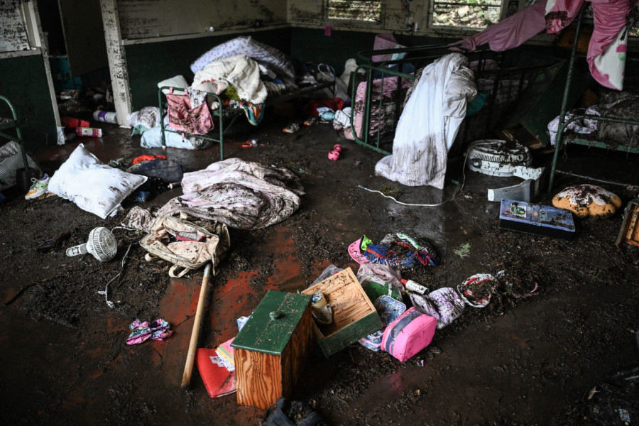 Raste broj žrtava u poplavama: Potraga za 27 devojčica iz letnjeg kampa; Voda ih odnela na spavanju FOTO/VIDEO
