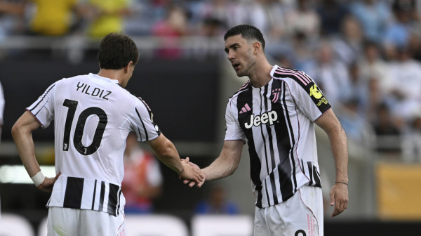 "Juventus radi sve da otera Vlahovića"