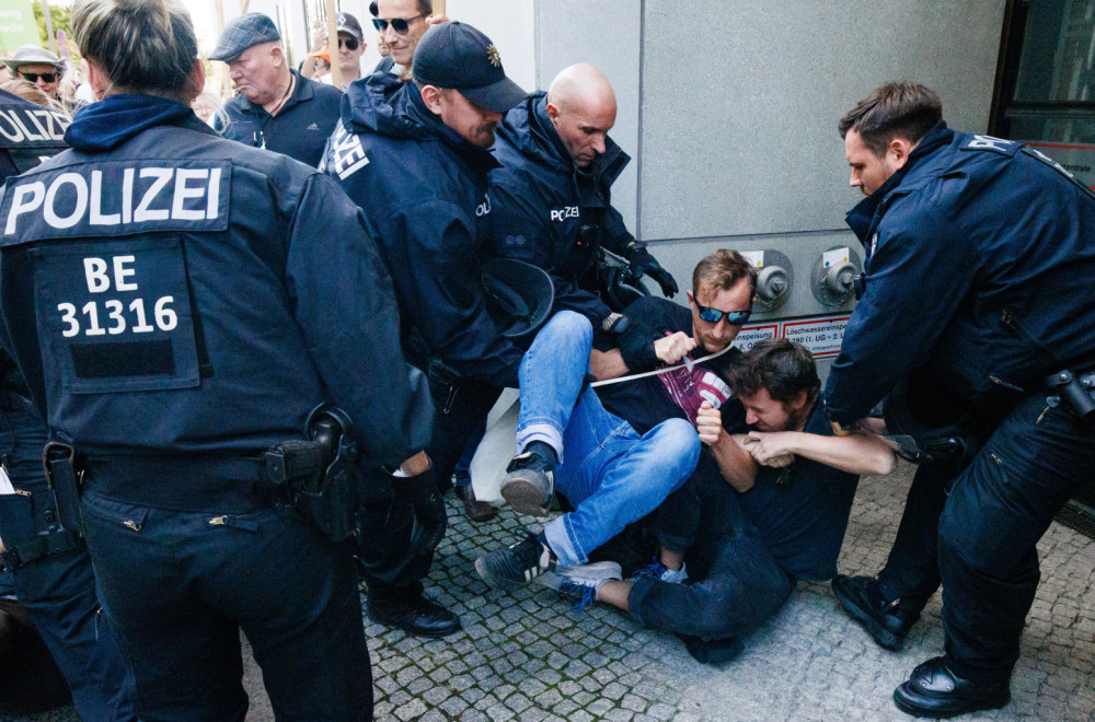 Evo kako se nemačka policija odnosi prema demonstrantima: Čista brutalnost VIDEO