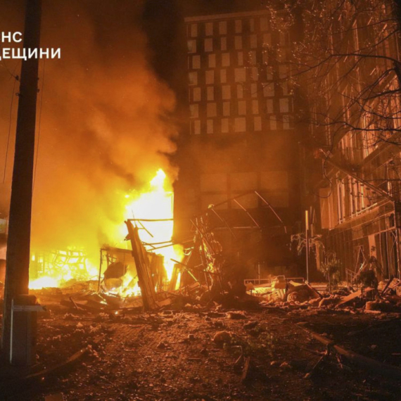 Brutalan napad vojske: Srušila se zgrada, civili zarobljeni ispod ruševina FOTO