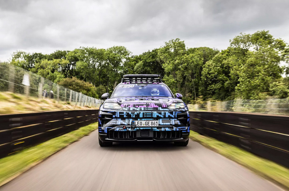 Stiže električni Porsche Cayenne: Obara rekord, zvuči kao V8 i vuče teret kao od šale FOTO