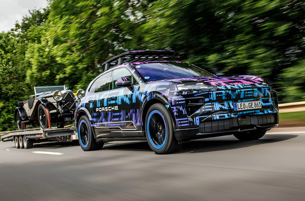 Da li je Porsche preterao sa ekranima? Ovako izgleda električni Cayenne iznutra FOTO