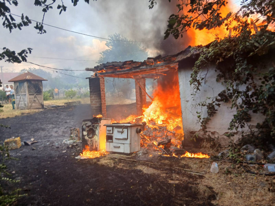 Besne požari u Srbiji, jedna osoba stradala; Sve snage su na terenu; Odmah nas zovite FOTO/VIDEO
