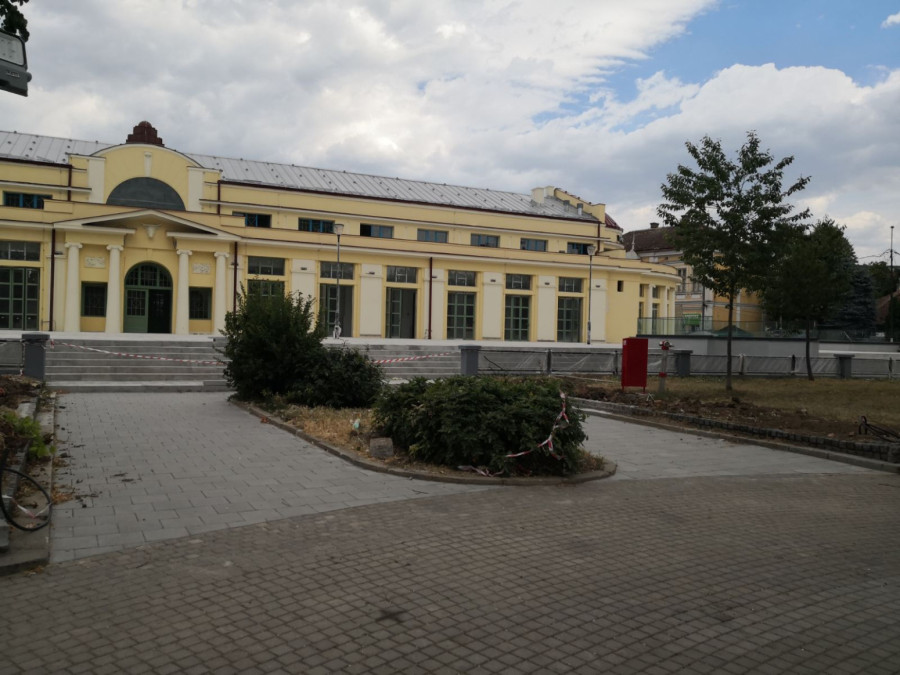 Završni radovi na uređenju platoa ispred zelene pijace Centar FOTO