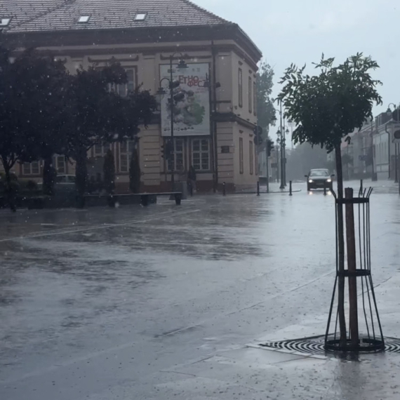 Nevreme napravilo haos u Čačku: Potop na ulicama, ali i u zgradama FOTO/VIDEO