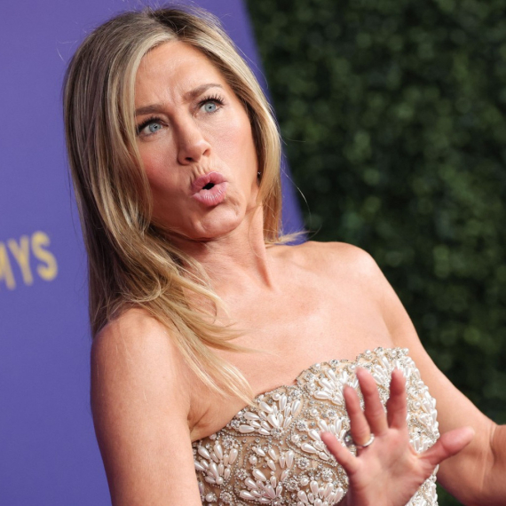 Dženifer Aniston u vezi s opasnim frajerom: Ponovo su "uhvaćeni" FOTO