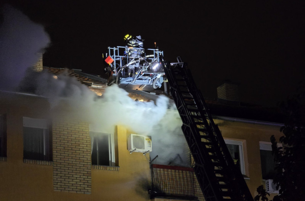 Evakuisana zgrada u Novom Sadu zbog požara: Hospitalizovan muškarac FOTO/VIDEO