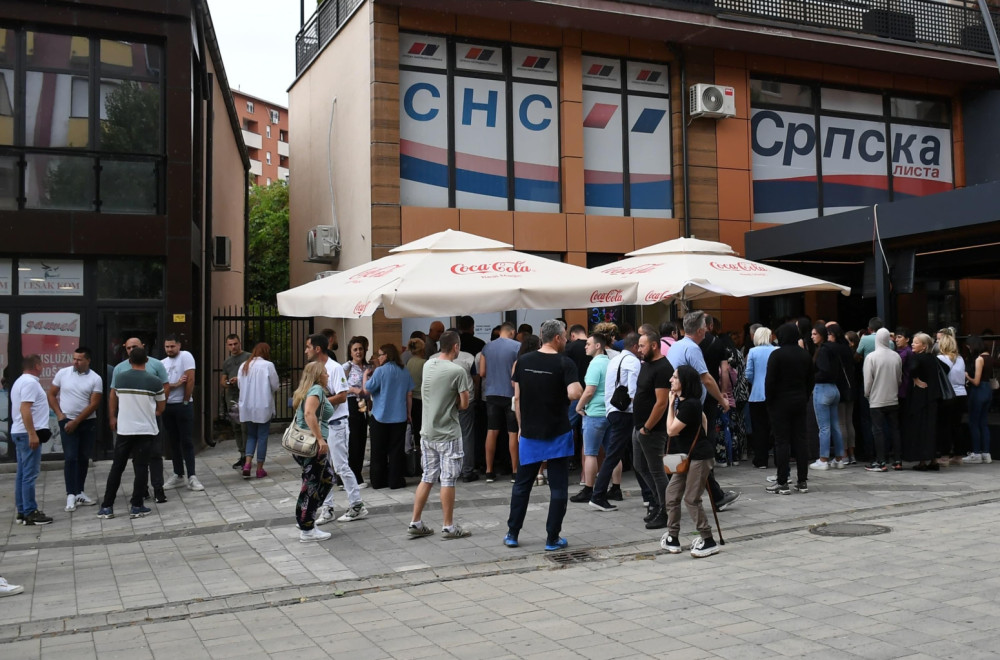 Srbi s KiM masovno potpisivali peticiju; Srpska lista: 3.628 građana pokazalo jasan stav FOTO