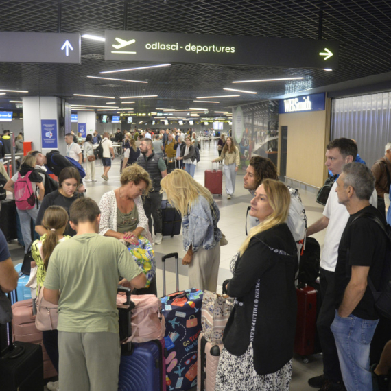 Beogradski aerodrom vrvi od putnika: Olakšice za putnike u novoj letnjoj sezoni FOTO