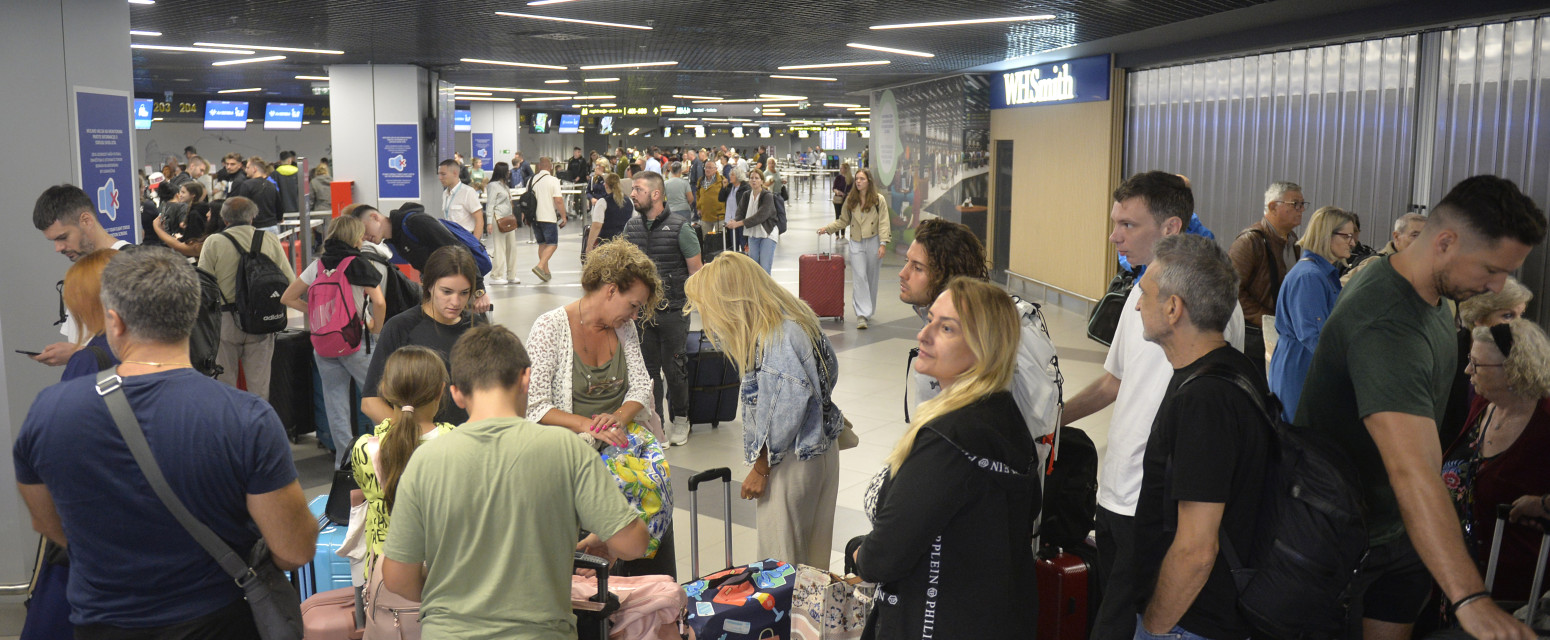 Beogradski aerodrom vrvi od putnika: Olakšice za putnike u novoj letnjoj sezoni FOTO