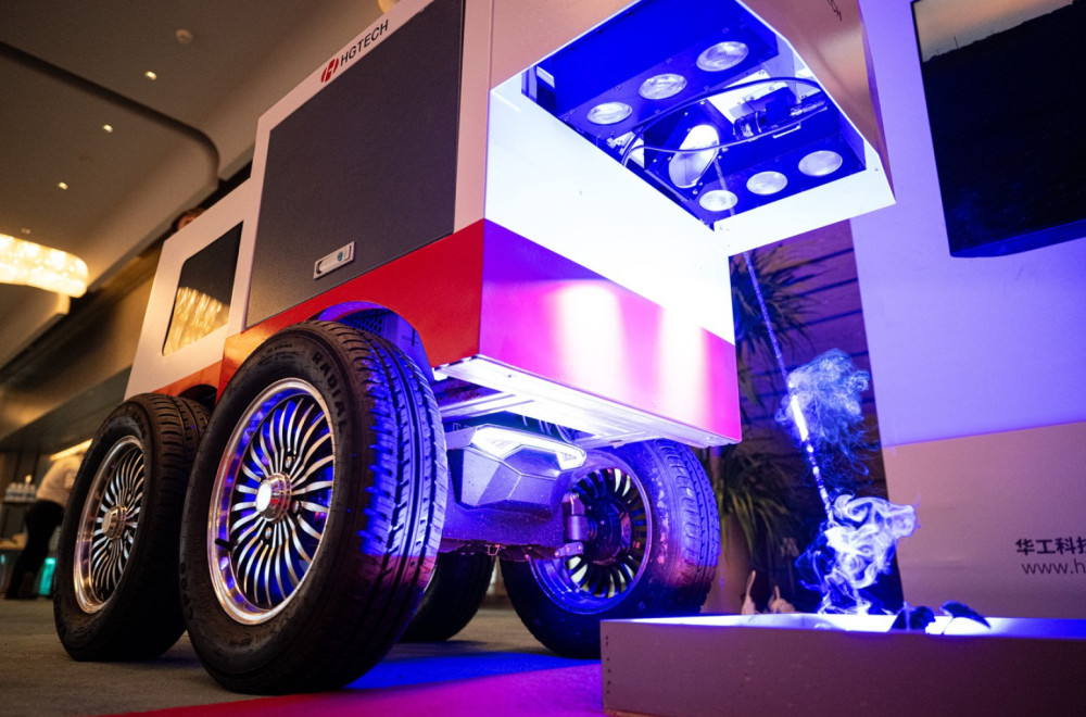 Zaboravite na prskanje: Ovaj robot uništi 320.000 korova na sat FOTO/VIDEO