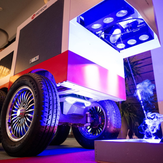 Zaboravite na prskanje: Ovaj robot uništi 320.000 korova na sat FOTO/VIDEO