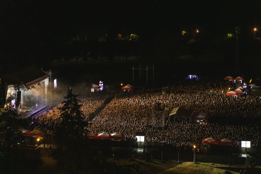 Bili Ajdol održao koncert u Beogradu: Drago mi je da sam opet u Srbiji FOTO