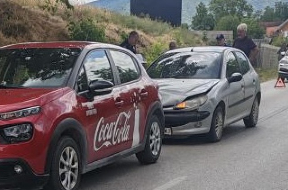 Sudar dva vozila kod Guče: U jednom od automobila bila trudnica; Saobraćaj se odvija otežano