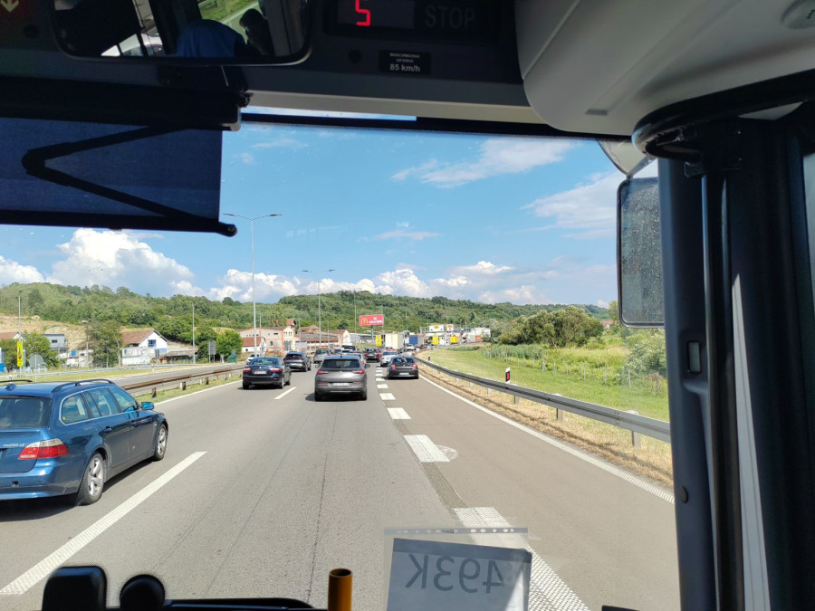 Totalni zastoj na auto-putu ka Nišu: Formirane dugačke kolone FOTO