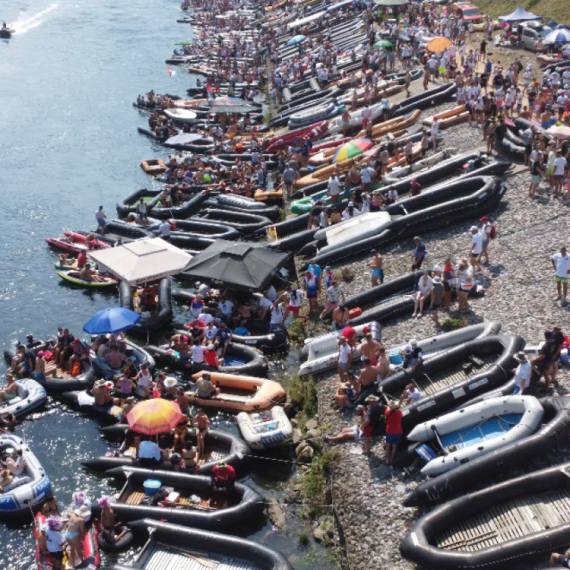 Drinska regata okupiće desetine hiljada ljudi: Najveća žurka na reci na Balkanu FOTO